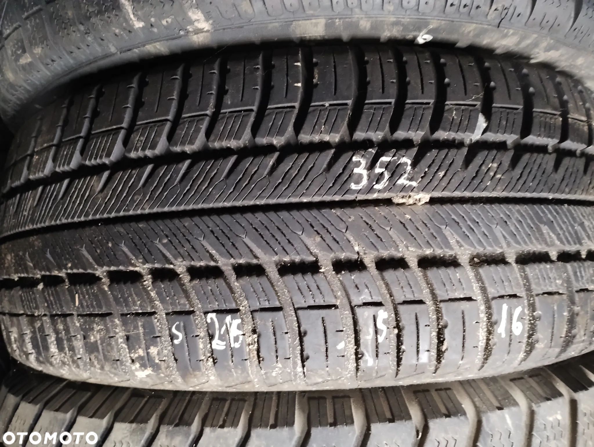Goodyear 215/65/16 nr 352 - 1