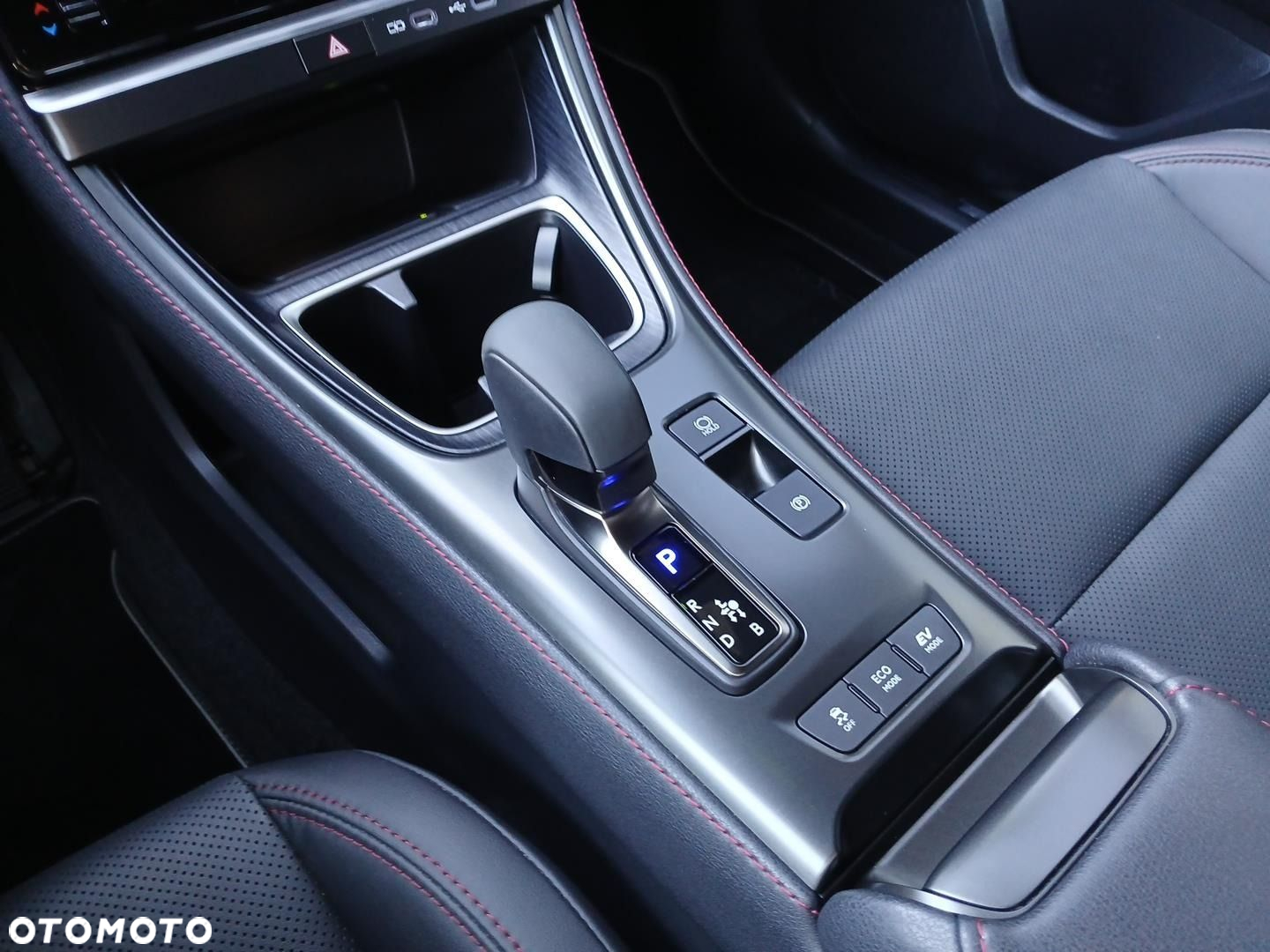 Lexus LBX 1.5 Hybrid Emotion - 19