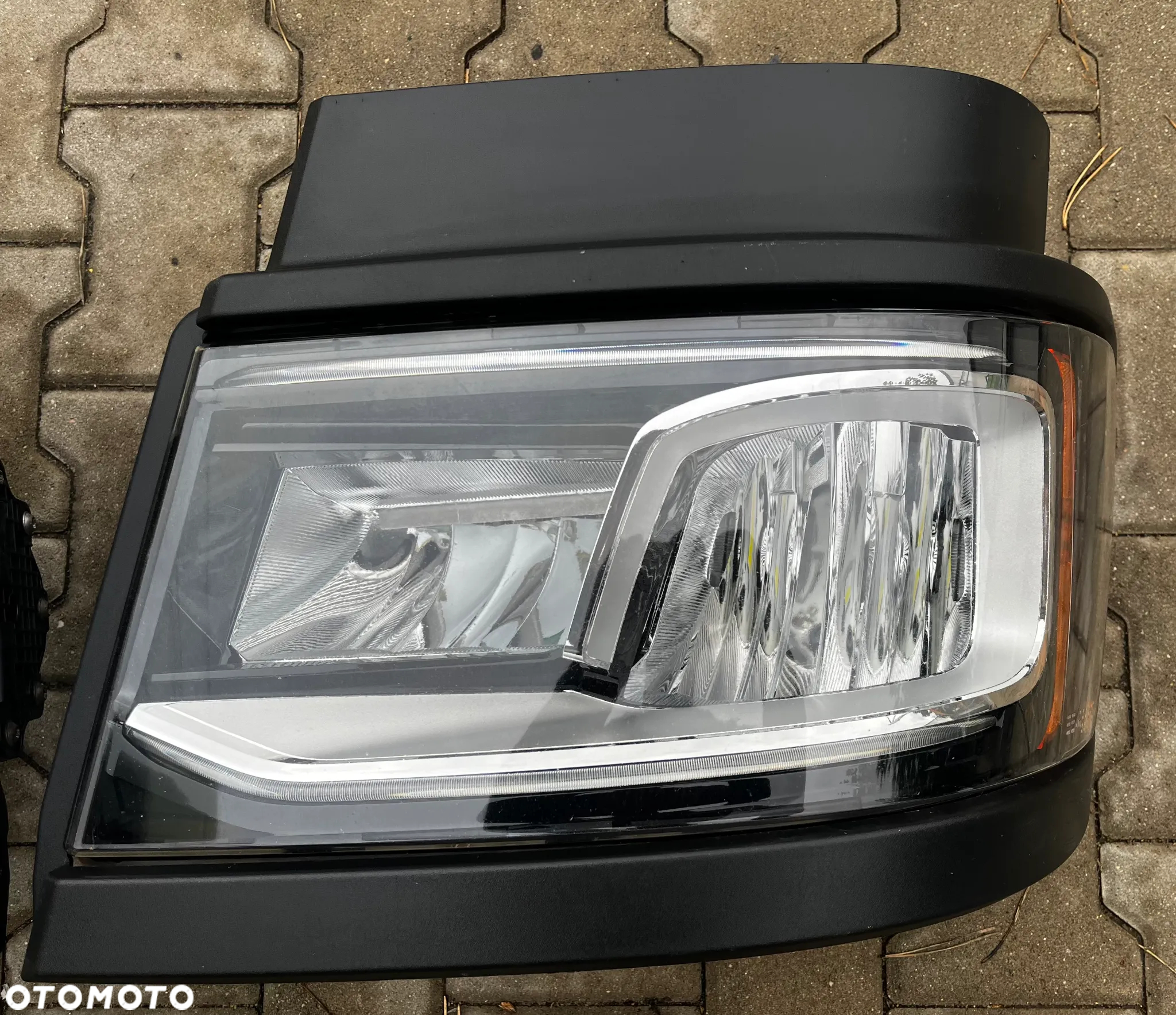 LAMPA REFLEKTOR SCANIA LED R S 2674390 2674391 - 2