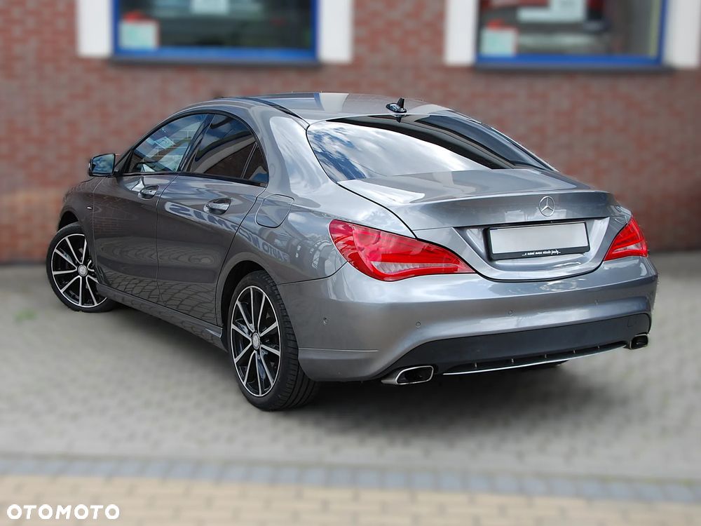 Mercedes-Benz CLA 220 CDI 7G-DCT AMG Line - 25