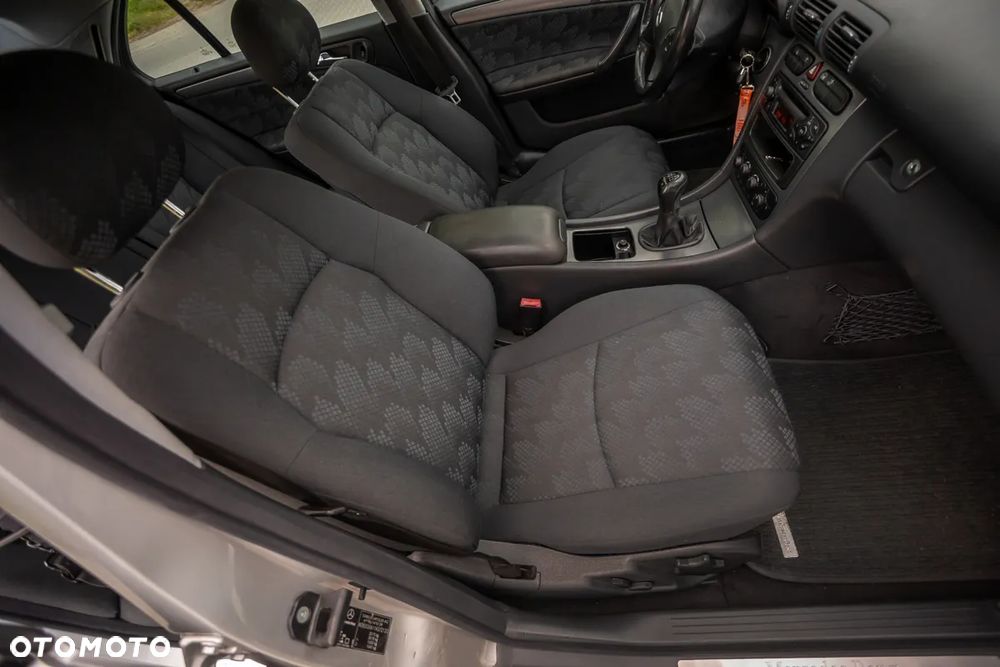 Mercedes-Benz Klasa C 240 Avantgarde Sport Edition - 20