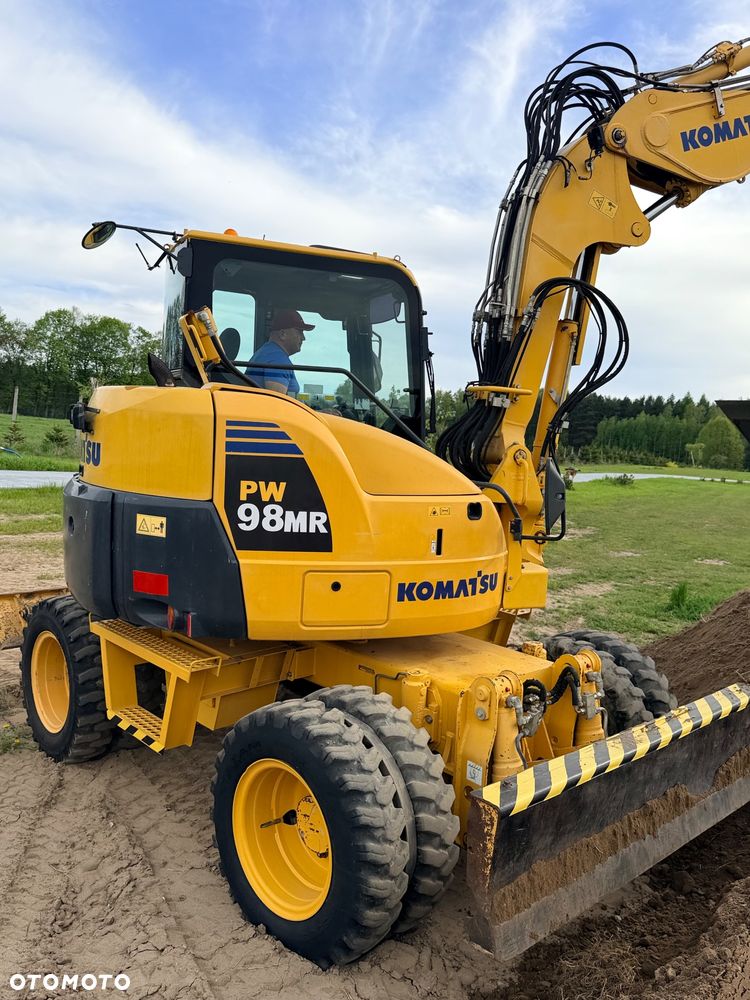 Komatsu 4x4x4 ramię łamane Koparka kołowa KOMATSU  PW98MR-8 10ton 4x4x4 ośki skrętne Ramię 3x łamane BEZ DPF i ADBLUE 4 cyl dodatkowe wyjścia hydr Pług Podpory 2012 szybka zwinna Prosto z importu 1 właściciel Cat TEREX Liebherr Wacker Pw 98 Mr 8 11 - 12