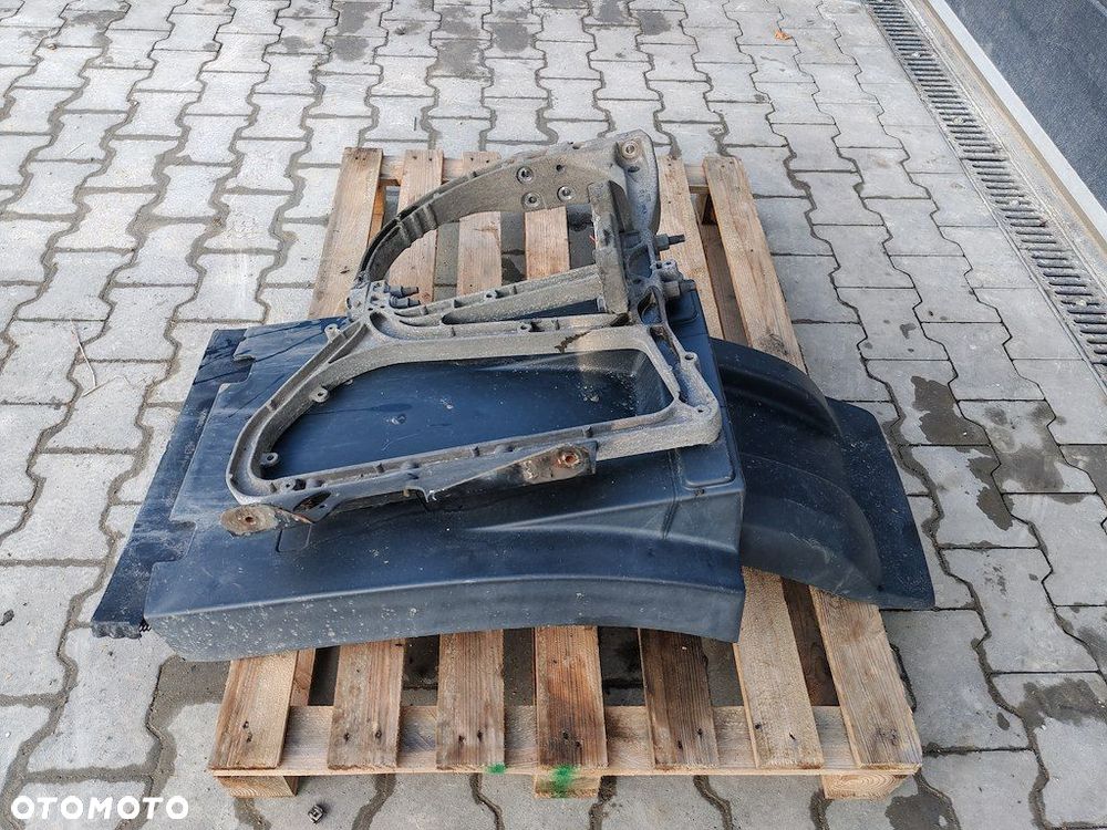 MOCOWANIE WSPORNIK KATALIZATORA NADKOLA PRAWY VOLVO FH4 21638271 82868698 - 2