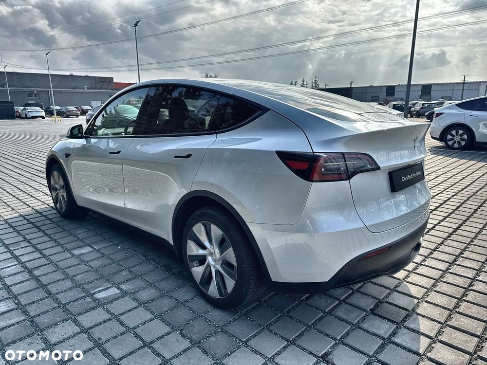Tesla Y Long Range AWD - 4