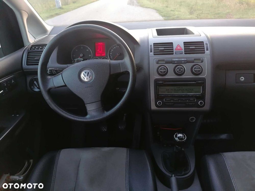 Volkswagen Touran - 6