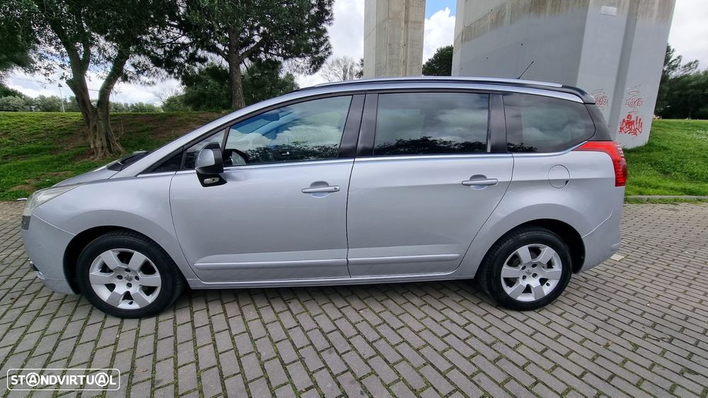 Peugeot 5008 1.6 HDi 7L Allure J17 - 1