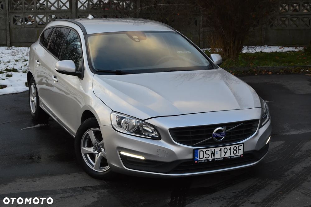 Volvo V60 D4 Geartronic Momentum - 24