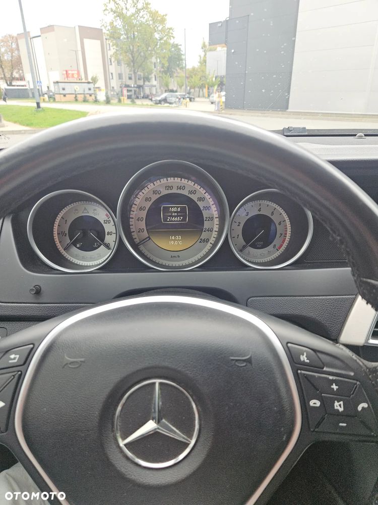 Mercedes-Benz Klasa C 180 CGI BlueEFFICIENCY Avantgarde - 28