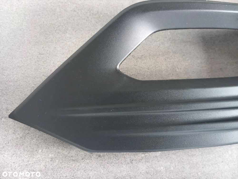 Ramka halogenu - kratka prawa Ford Fiesta 2017- 2328374 - 2