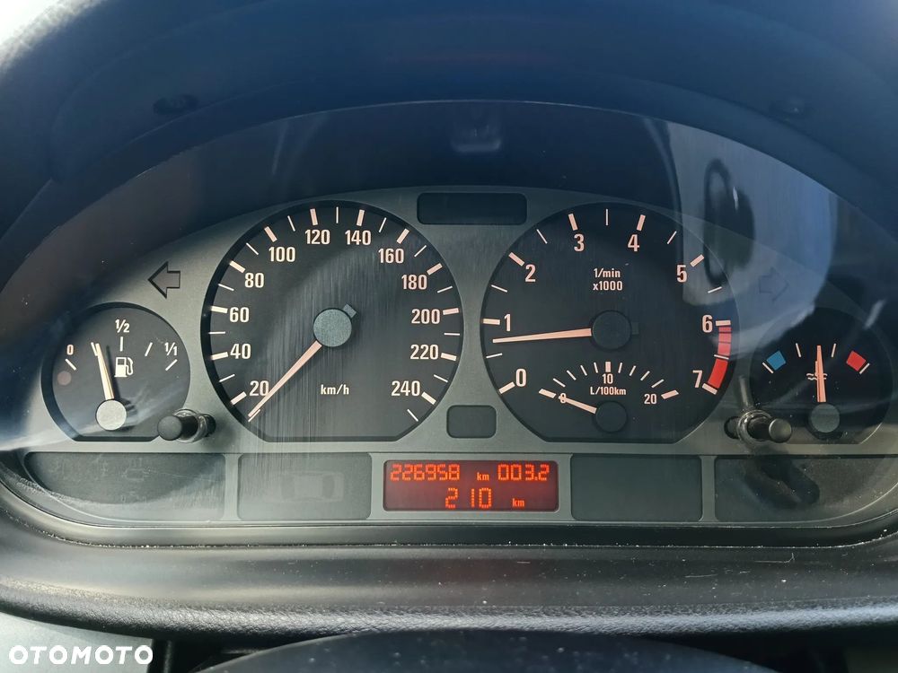 BMW Seria 3 325i Edition Sport - 24