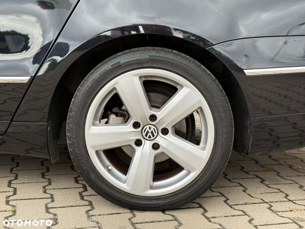 Volkswagen Passat 2.0 TDI DPF BlueMotion Technology Comfortline - 13