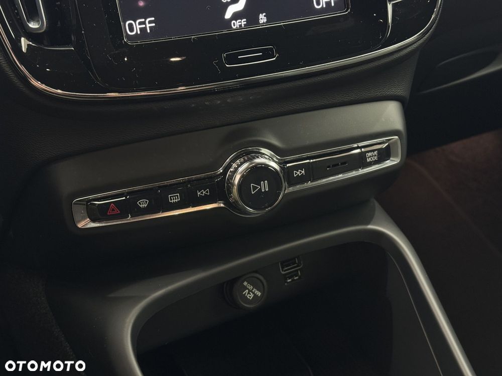 Volvo XC 40 - 25
