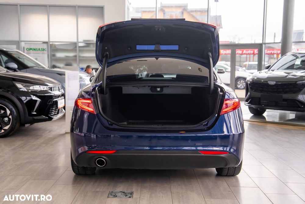 Alfa Romeo Giulia 2.2 - 13