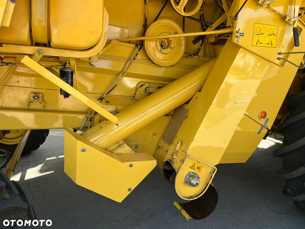 New Holland TX 66 - 17
