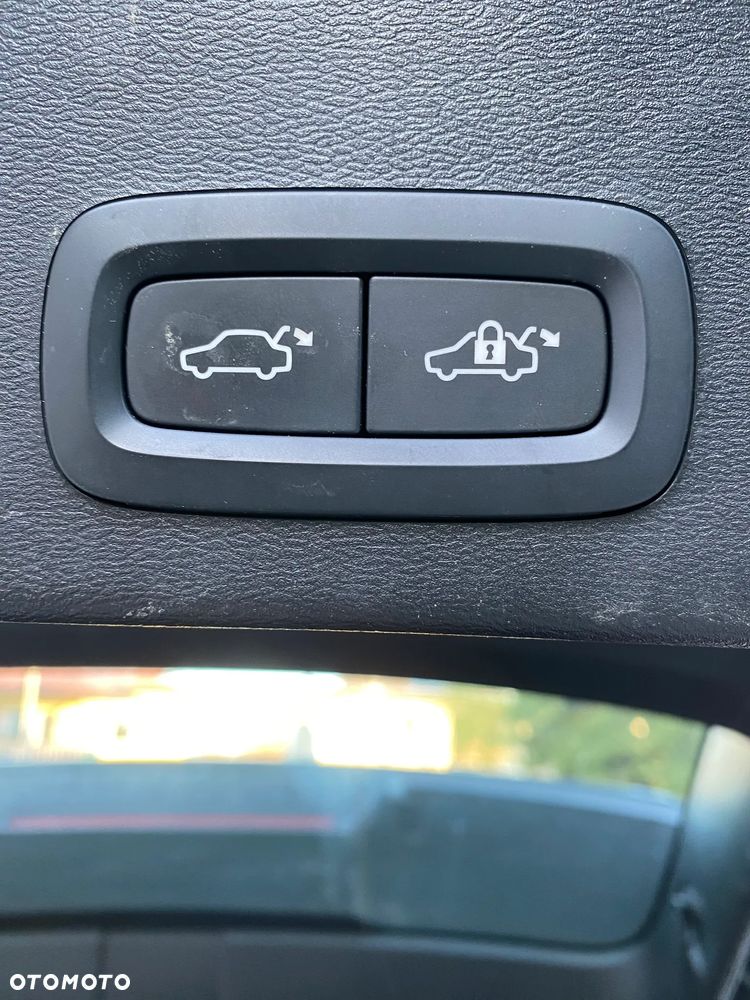 Volvo XC 40 B3 Ultimate Dark - 16