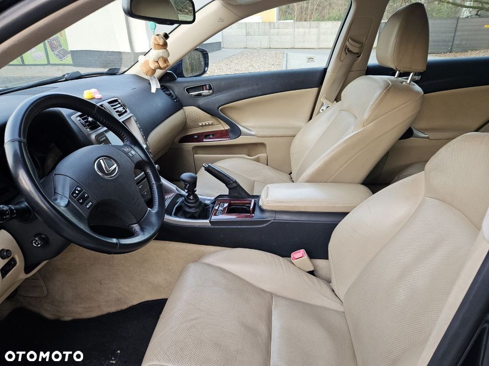 Lexus IS 220 D Prestige - 11