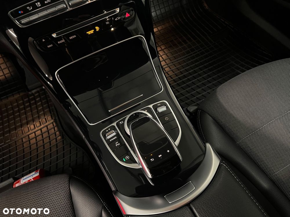 Mercedes-Benz Klasa C 180 9G-TRONIC - 32