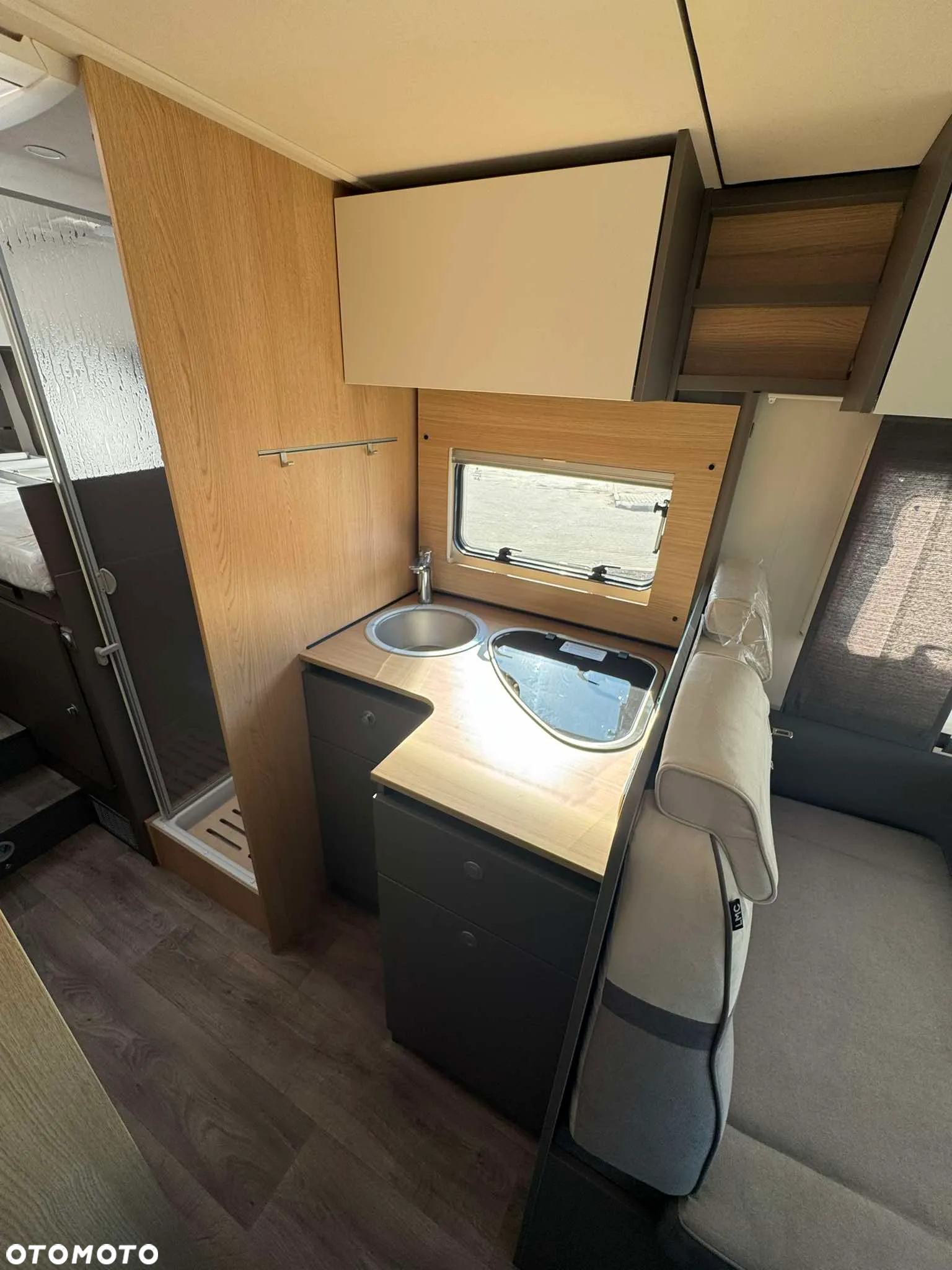 LMC Tourer Lift H730G - Kamper o DMC 3500kg dla 5ciu osób! - 18