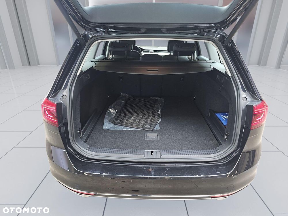 Volkswagen Passat Variant 2.0 TDI EVO Elegance DSG - 18