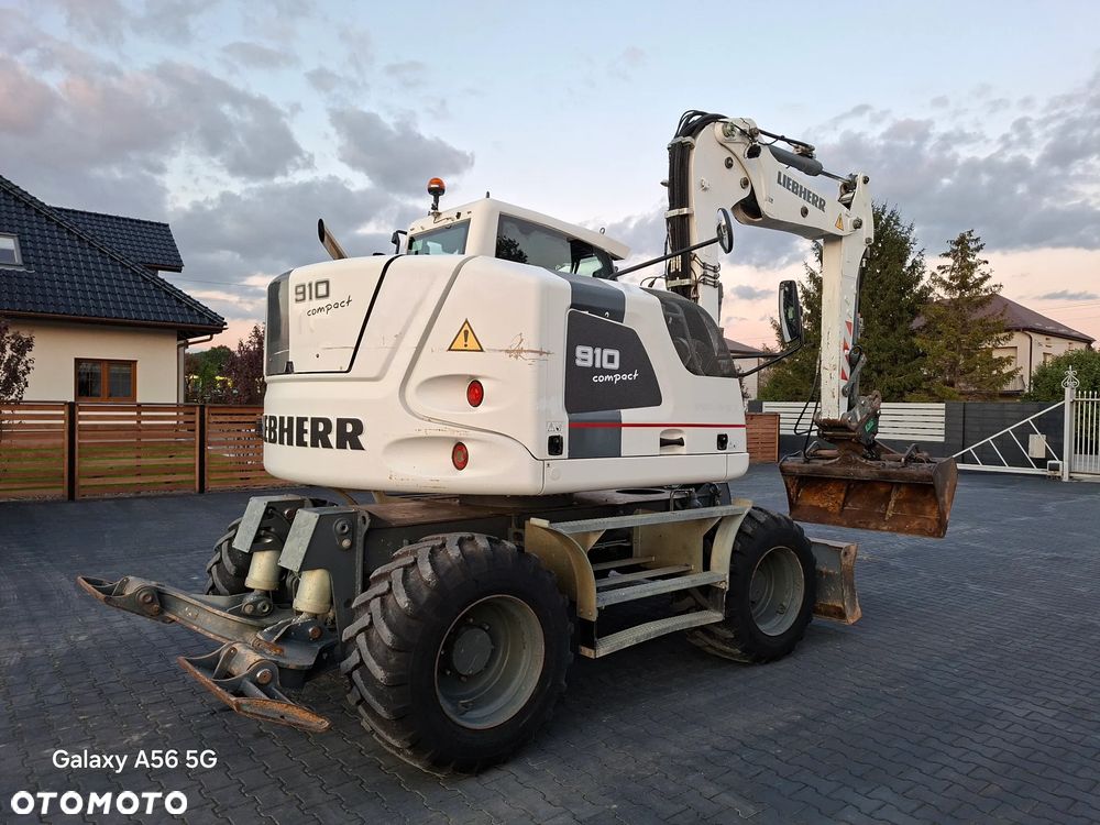 Liebherr A910 Compact Rok 2016 - 2
