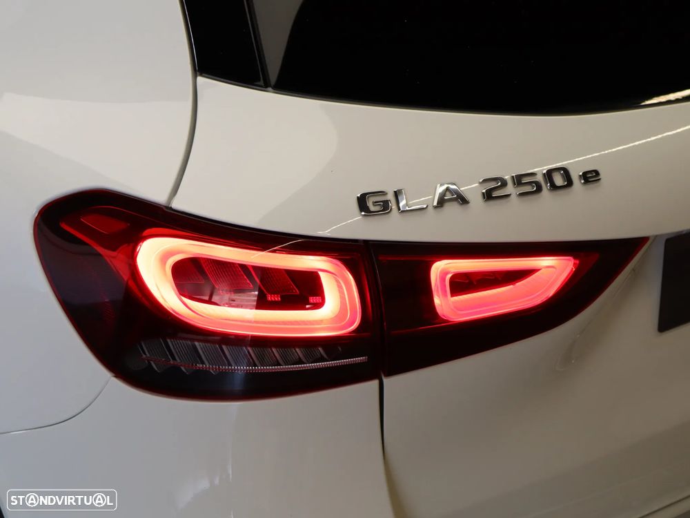 Mercedes-Benz GLA 250 e 8G-DCT AMG Line - 12