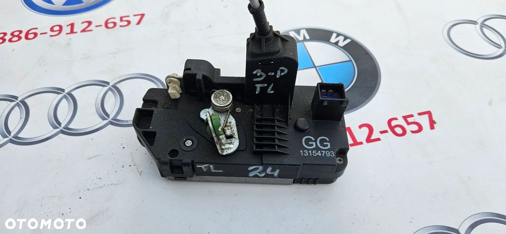 ZAMEK DRZWI CENTRALNY LEWY TYŁ OPEL CORSA C  13154793GG - 2