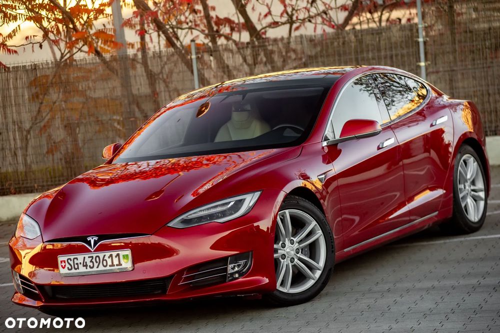 Tesla Model S - 6