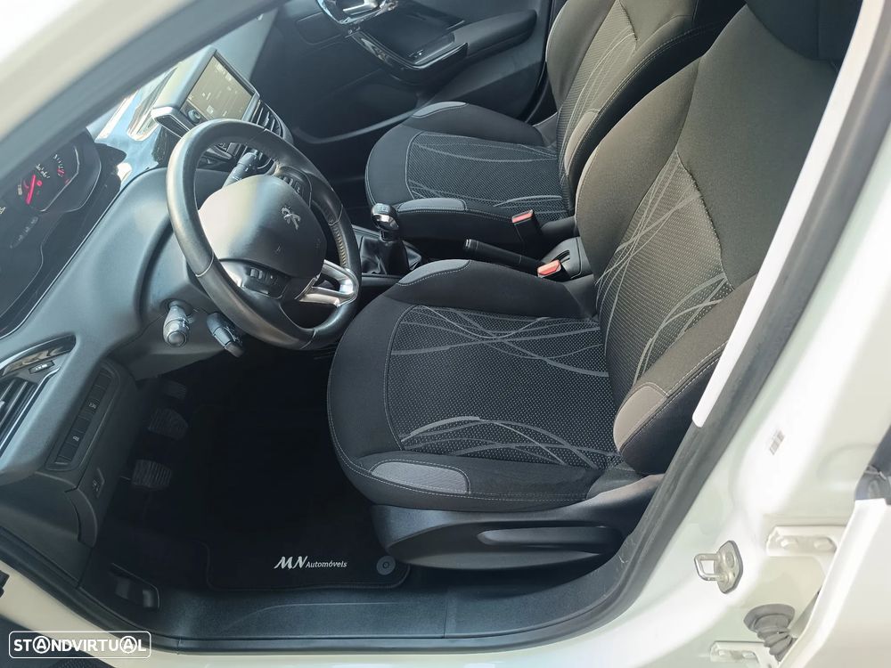 Peugeot 208 1.2 VTi SE Style - 9