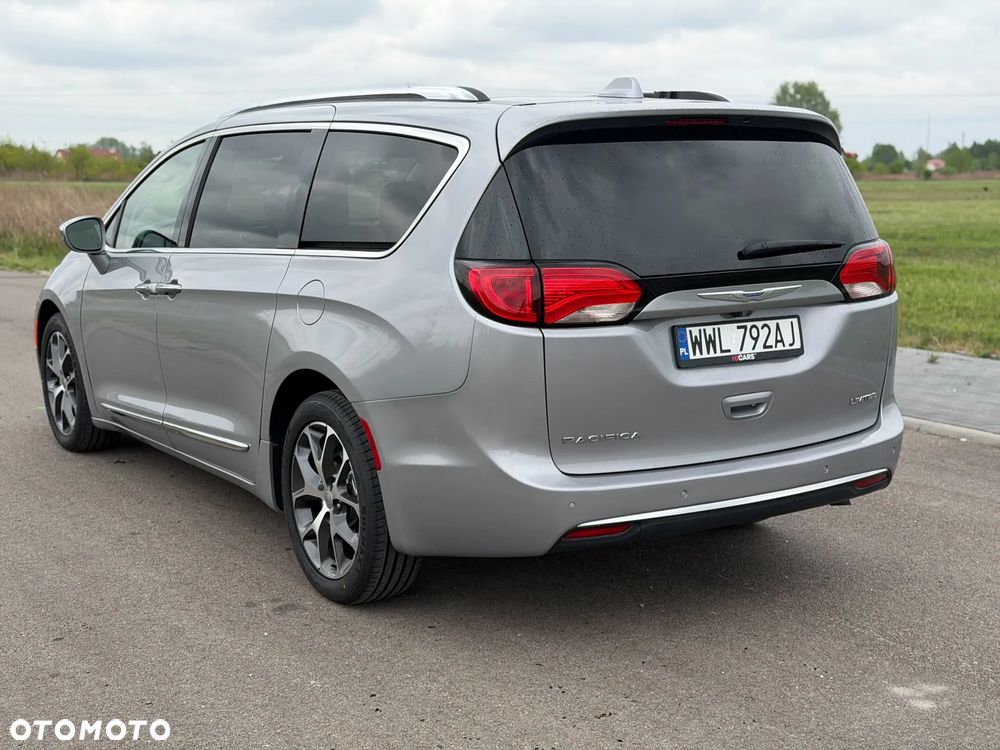 Chrysler Pacifica - 4