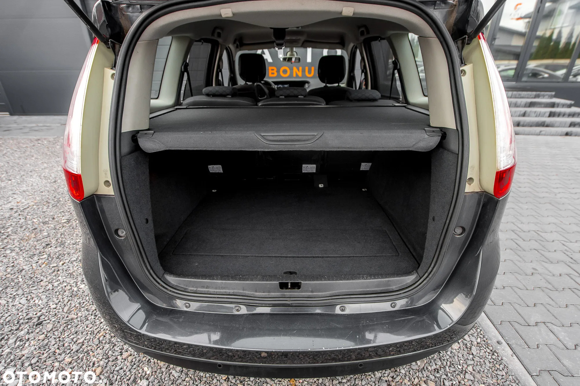 Renault Grand Scenic 1.9 dCi FAP Dynamique - 13