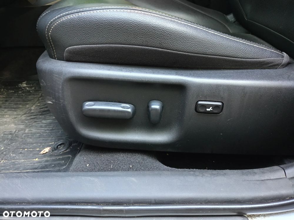 Toyota Avensis 2.0 Premium MS - 17