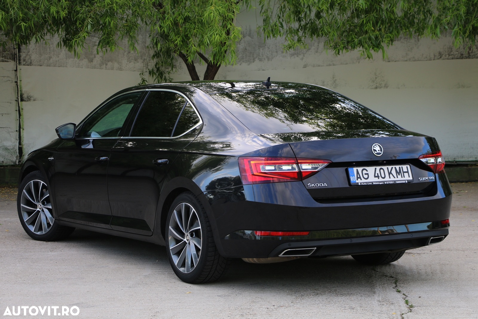 Skoda Superb 2.0 TDI DSG Laurin & Klement - 3