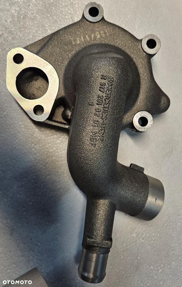 Obudowa pompy wody MERCEDES W123 A6172010201 - 5
