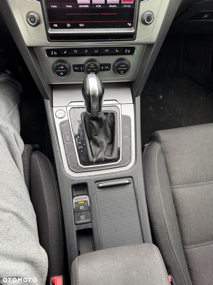 Volkswagen Passat 2.0 TDI (BlueMotion Technology) DSG Comfortline - 23
