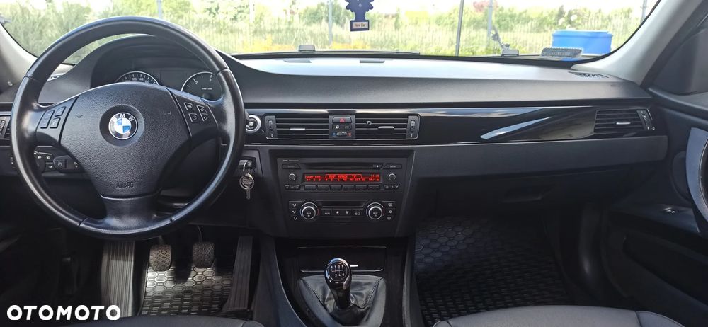 BMW Seria 3 320d - 24