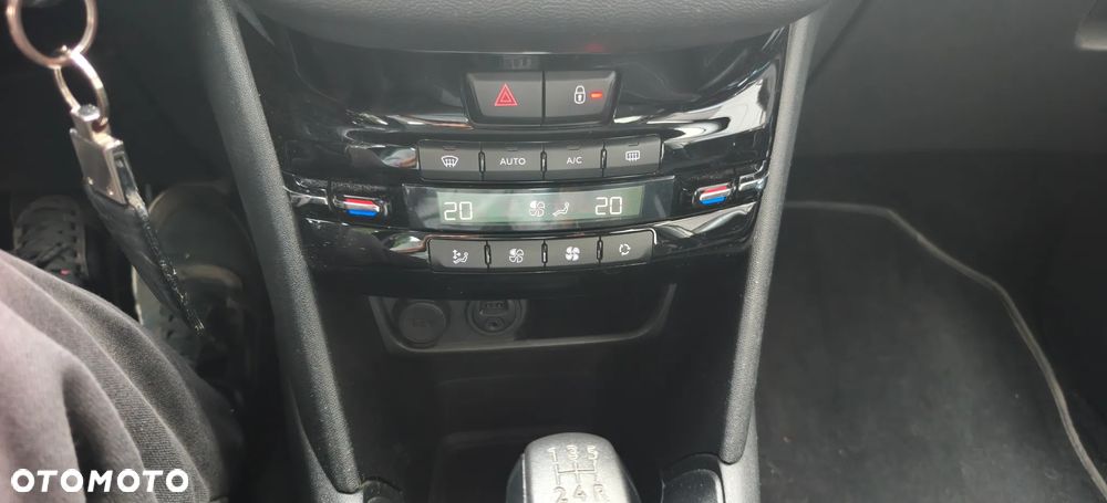 Peugeot 208 1.2 PureTech Allure - 13