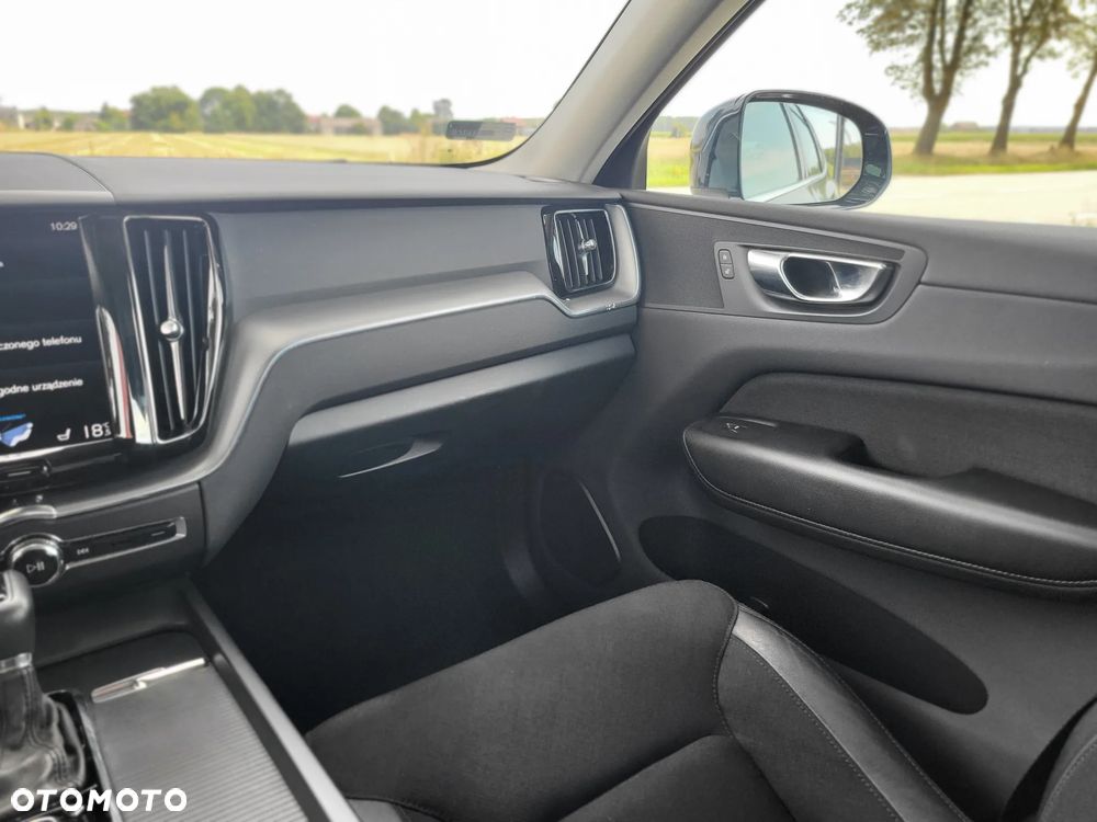 Volvo XC 60 T4 Momentum Pro - 13