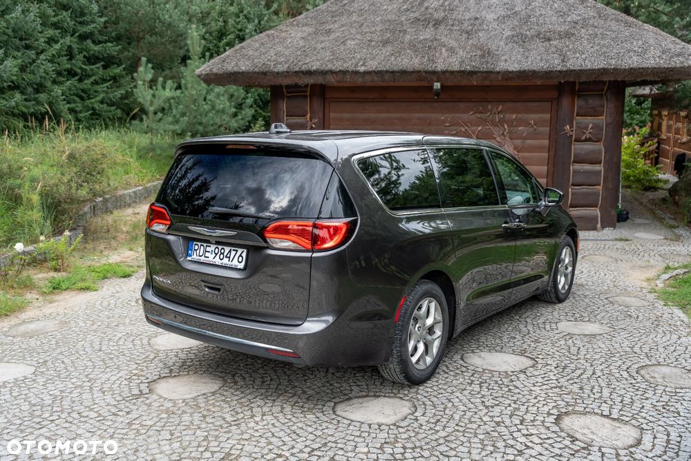 Chrysler Pacifica - 5