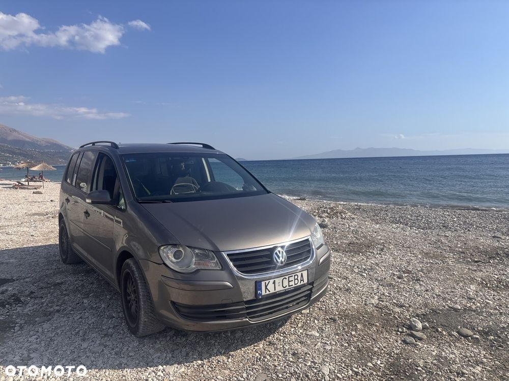 Volkswagen Touran 2008 photo 2
