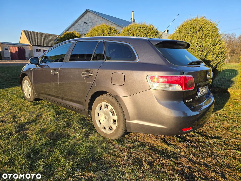 Toyota Avensis 2.0 D-4D Luna - 4