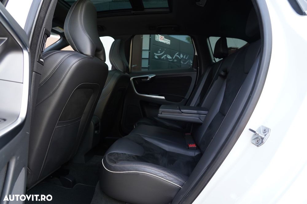 Volvo XC 60 D5 AWD Geartronic Summum - 33
