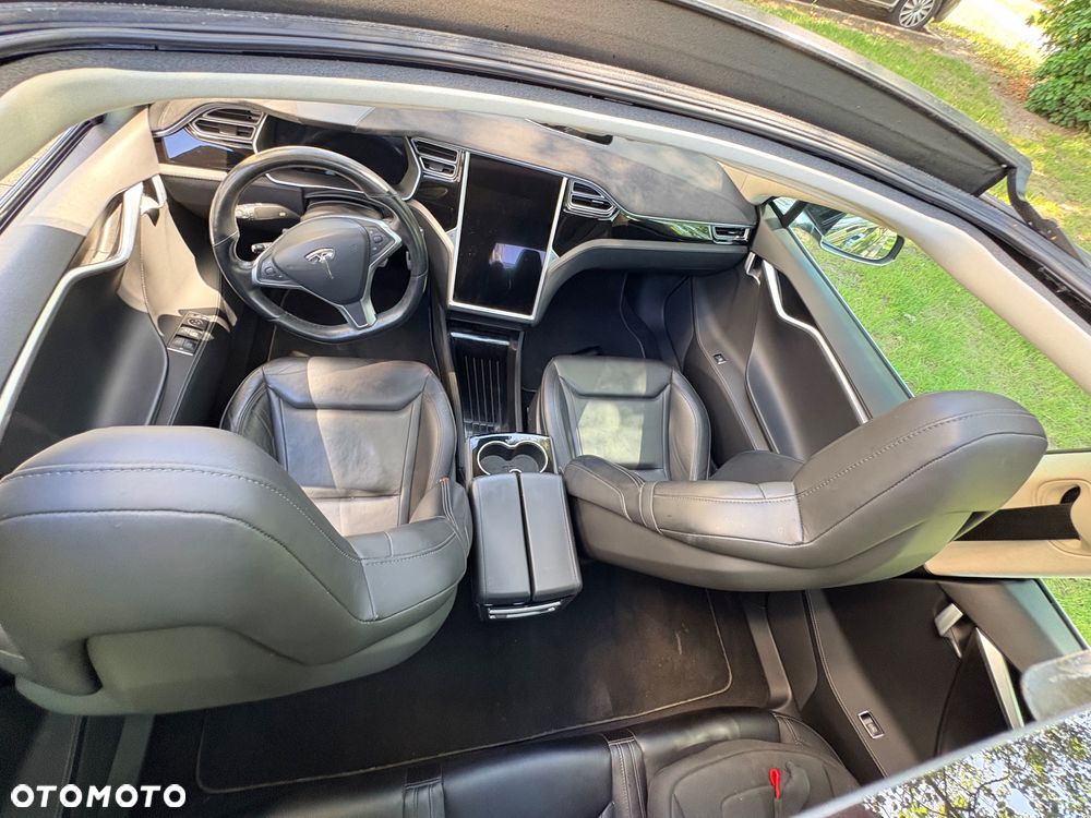 Tesla Model S - 16