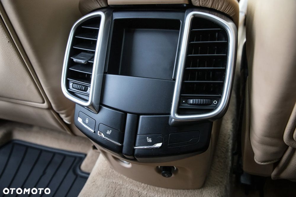 Porsche Cayenne - 21