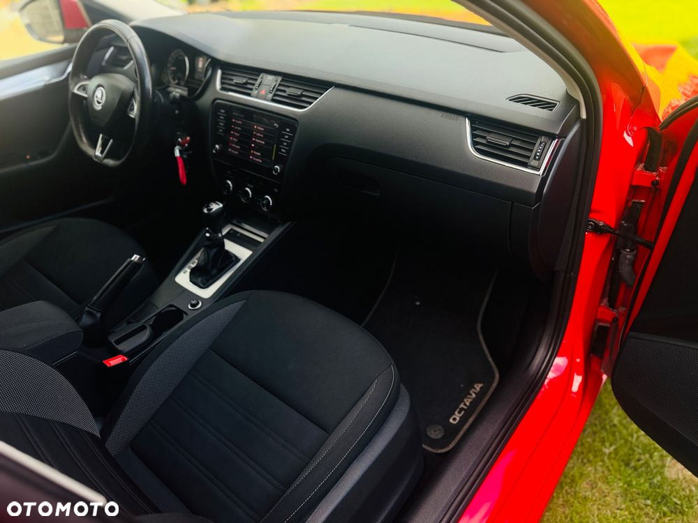 Skoda Octavia Combi 1.6 TDI DSG Premium Edition - 35
