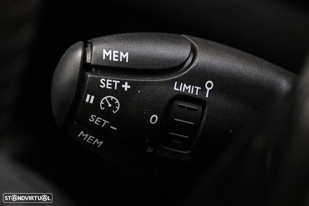 Peugeot 2008 1.2 PureTech Allure - 16