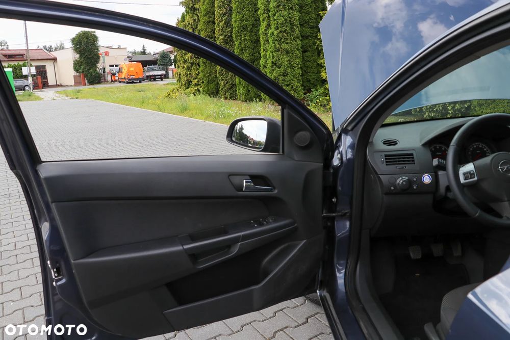 Opel Astra 1.6 Exklusiv - 25