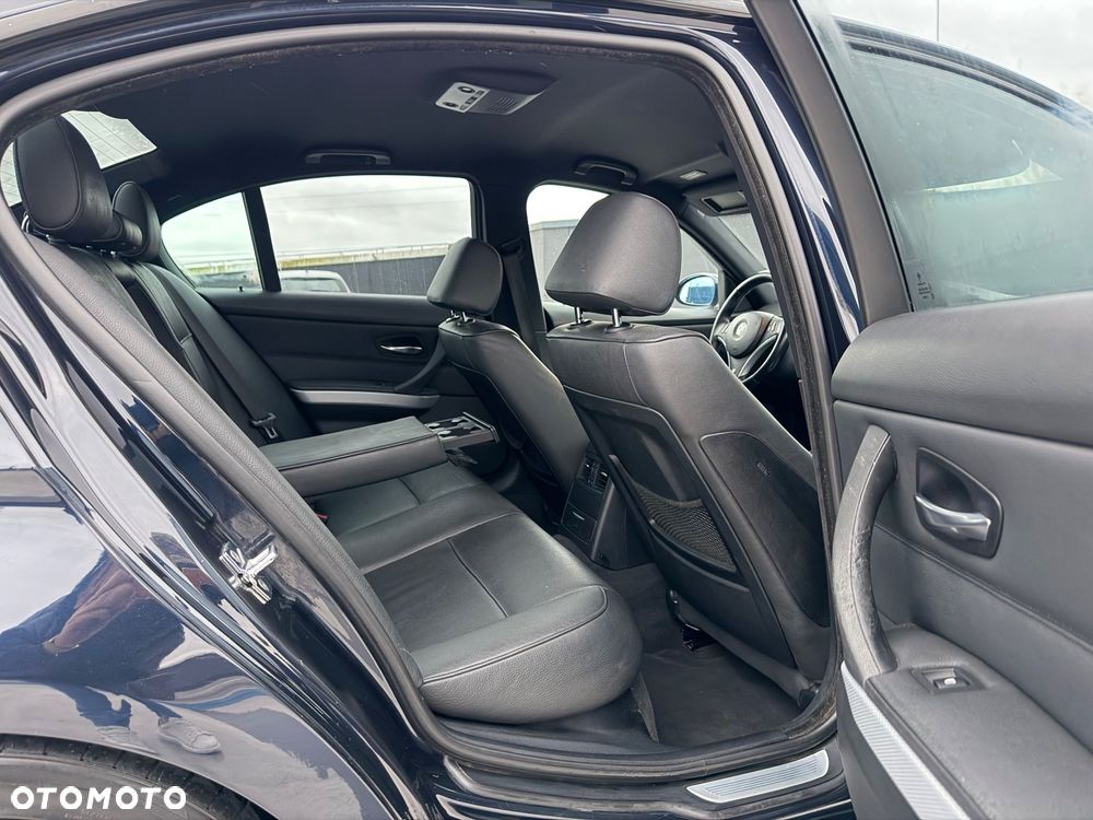 BMW Seria 3 320d - 12