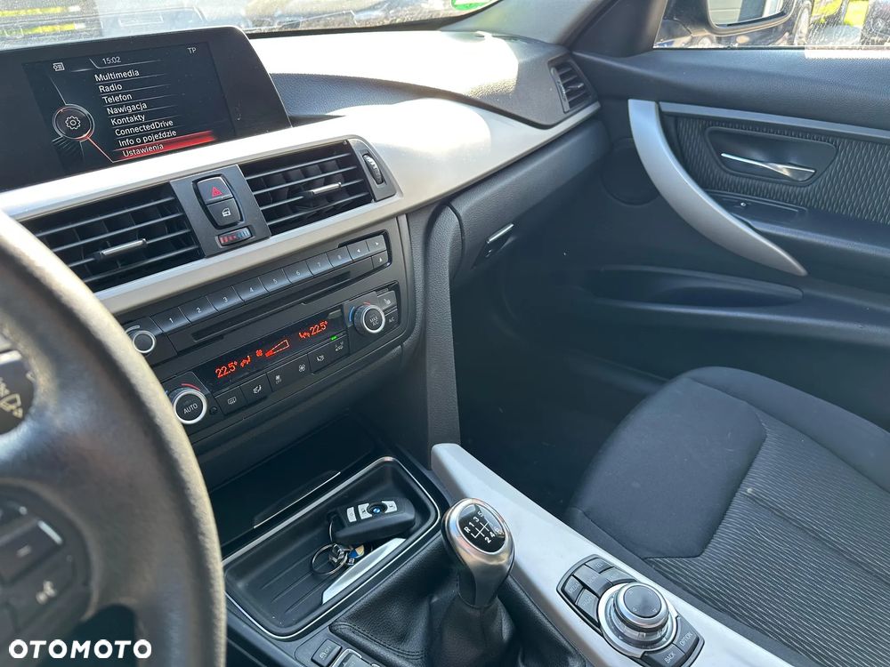 BMW Seria 3 318d Touring - 12