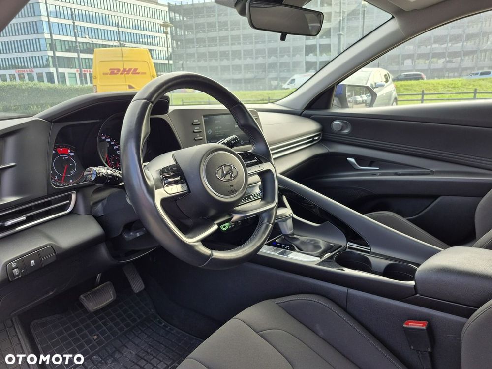 Hyundai Elantra - 12