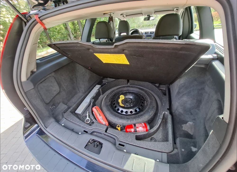 Volvo V50 1.6D Momentum - 21
